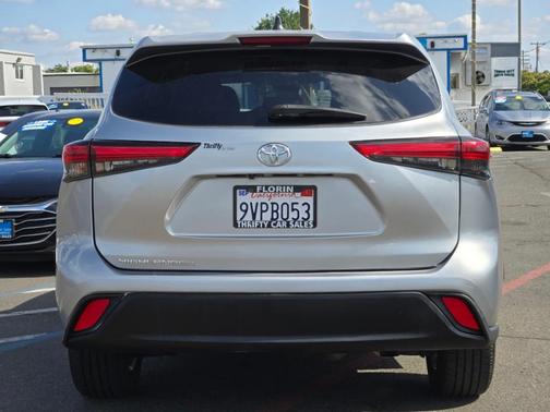 2023 Toyota Highlander LE