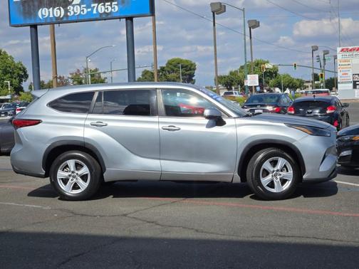 2023 Toyota Highlander LE