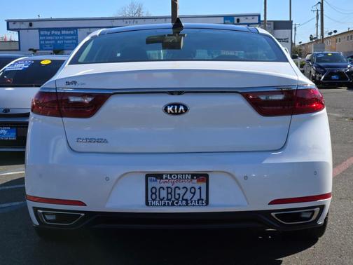 2018 Kia Cadenza Technology