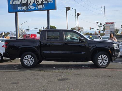 2023 Nissan Frontier SV