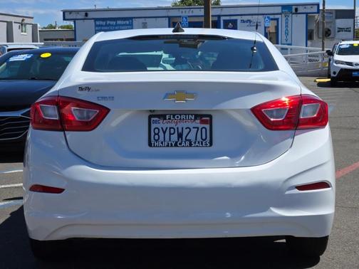Summit White 2018 Chevrolet Cruze LS
