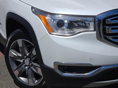 White Frost Tri-Coat 2017 GMC Acadia SLT-2