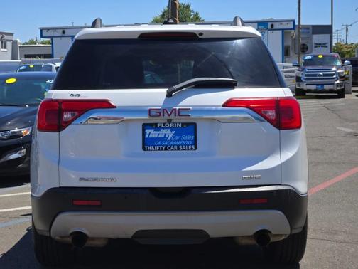 White Frost Tri-Coat 2017 GMC Acadia SLT-2