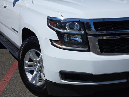 Summit White 2019 Chevrolet Suburban LT