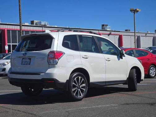 Crystal White Pearl 2018 Subaru Forester 2.0XT Premium