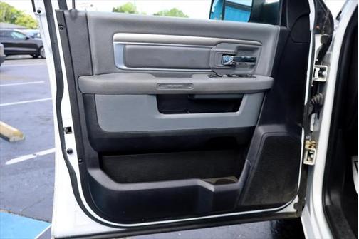 2018 RAM 3500 SLT Crew Cab 4x4 8' Box