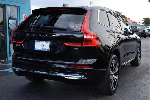 Onyx Black Metallic 2022 Volvo XC60 B5 Inscription