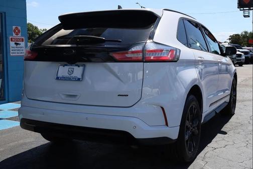 Oxford White 2022 Ford Edge SE