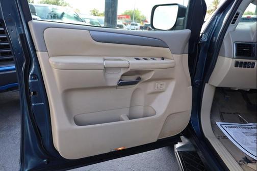 2013 Nissan Armada SV