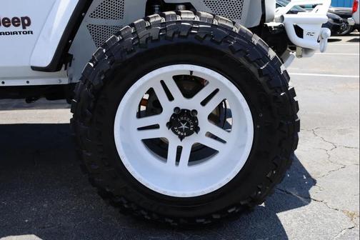 Bright White Clearcoat 2022 Jeep Gladiator Mojave 4x4