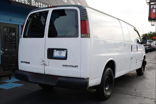 Summit White 2000 Chevrolet Express 2500 LT
