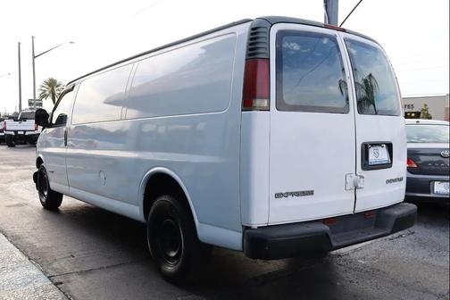 Summit White 2000 Chevrolet Express 2500 LT
