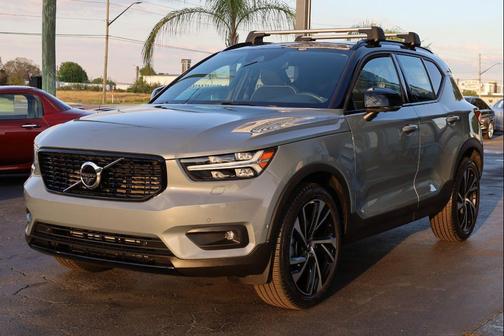 2022 Volvo XC40 T4 R-Design
