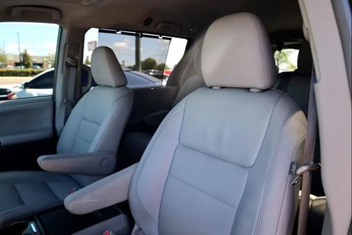 2016 Toyota Sienna XLE
