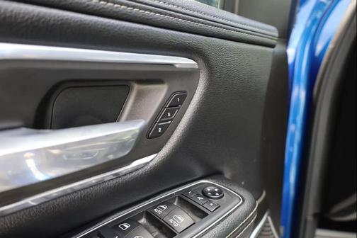 Blue Streak Pearlcoat 2019 RAM 1500 Laramie