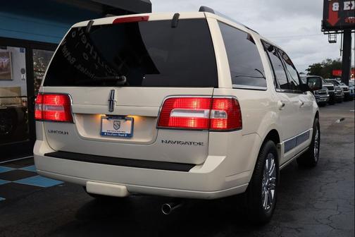 2008 Lincoln Navigator Base