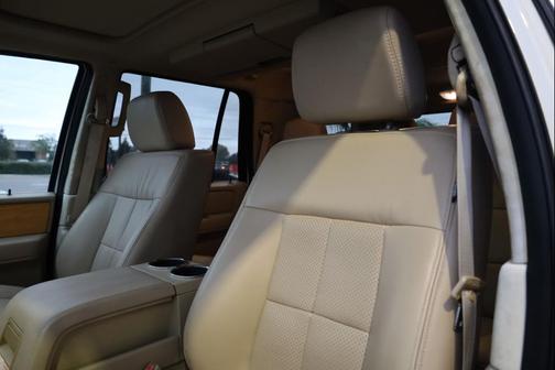 2008 Lincoln Navigator Base