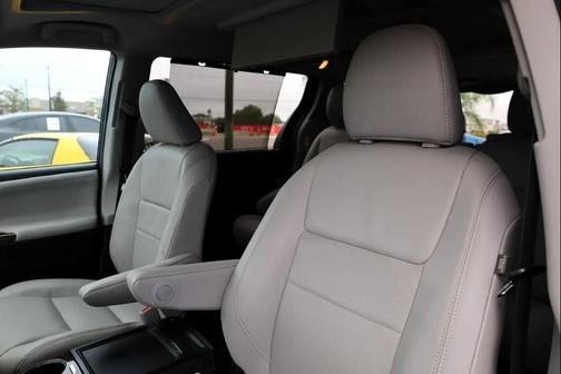 2018 Toyota Sienna Limited Premium