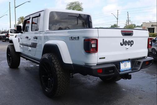 Bright White Clearcoat 2023 Jeep Gladiator Willys 4x4