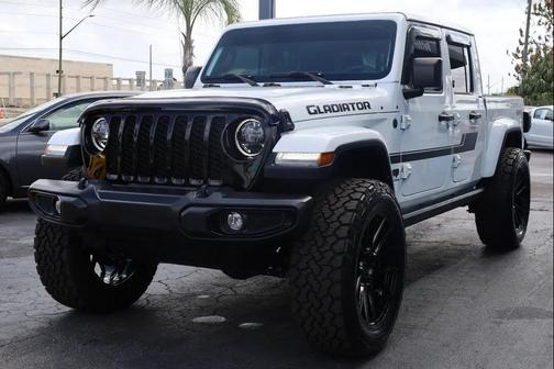 Bright White Clearcoat 2023 Jeep Gladiator Willys 4x4