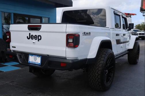 Bright White Clearcoat 2023 Jeep Gladiator Willys 4x4
