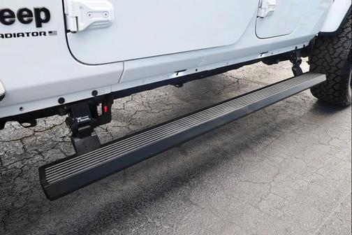 Bright White Clearcoat 2023 Jeep Gladiator Willys 4x4