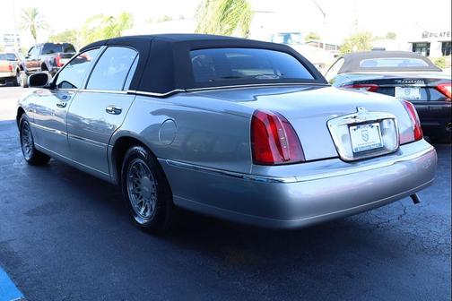 2001 Lincoln Town Car Signature