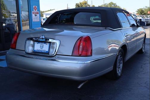 2001 Lincoln Town Car Signature
