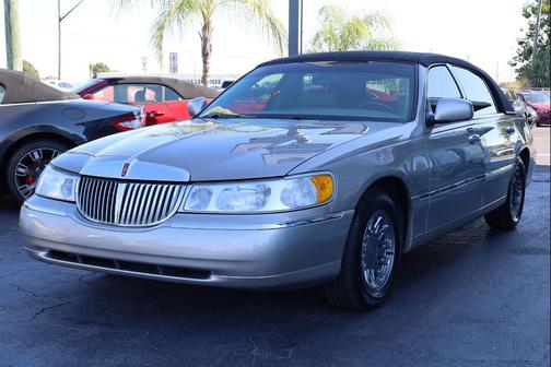 2001 Lincoln Town Car Signature