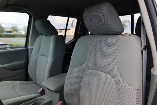 Brilliant Silver 2016 Nissan Frontier SV