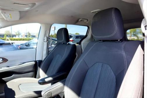 2020 Chrysler Voyager L