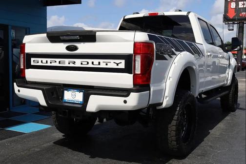 White 2022 Ford F-250 Lariat