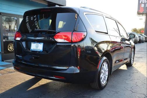 2021 Chrysler Voyager LXI