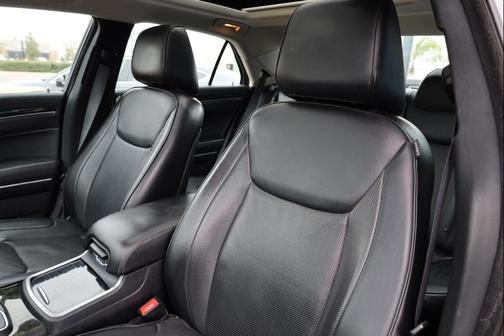 2016 Chrysler 300C Base