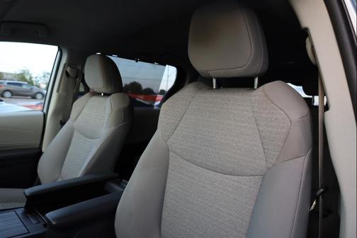 2023 Toyota Sienna LE