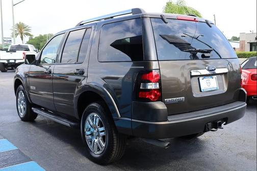 Gray 2008 Ford Explorer Limited