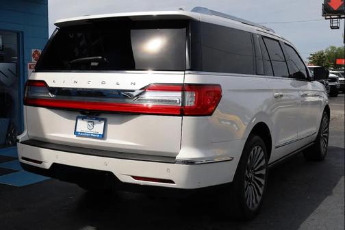 White 2019 Lincoln Navigator L Reserve