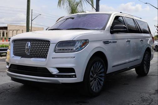 White 2019 Lincoln Navigator L Reserve
