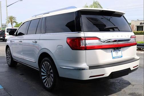 White 2019 Lincoln Navigator L Reserve