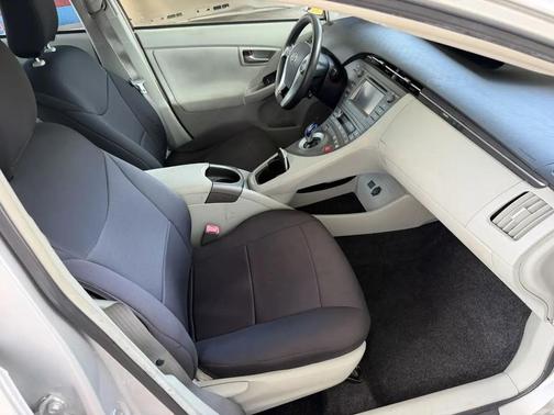 Classic Silver Metallic 2012 Toyota Prius Three