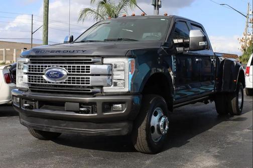 Magnetic Metallic 2019 Ford F-350 Platinum