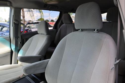 2014 Toyota Sienna LE