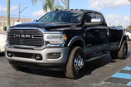 Diamond Black Crystal Pearlcoat 2021 RAM 3500 Laramie Crew Cab 4x4 8' Box