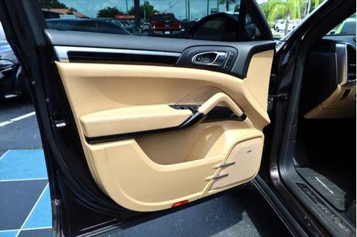 2018 Porsche Cayenne Platinum Edition