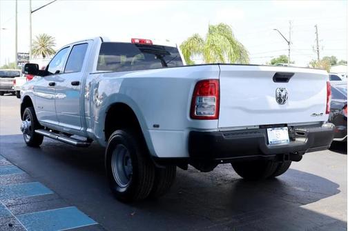 2022 RAM 3500 Tradesman Crew Cab 4x4 8' Box