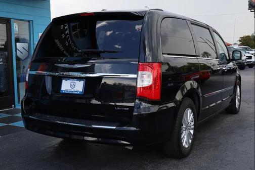 Brilliant Black Crystal Pearlcoat 2015 Chrysler Town & Country Limited Platinum
