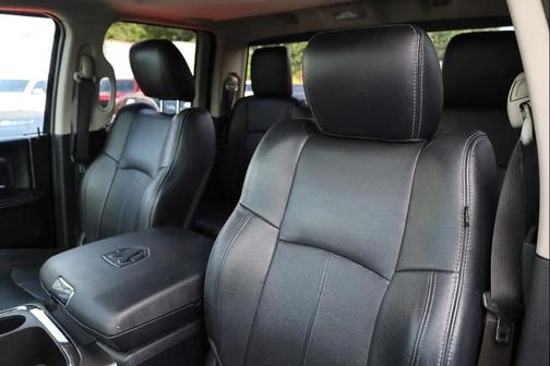 Brilliant Black Crystal Pearl 2018 RAM 1500 Sport