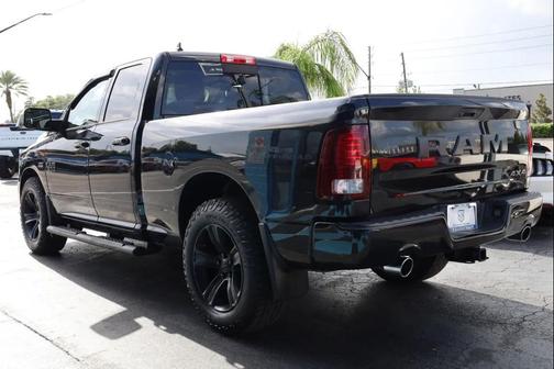 Brilliant Black Crystal Pearl 2018 RAM 1500 Sport