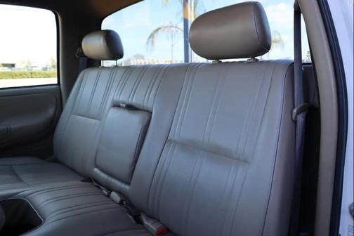 2002 Toyota Tundra Base