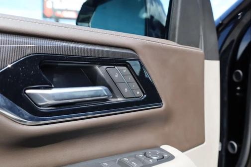 Onyx Black 2025 GMC Yukon XL 2WD Elevation
